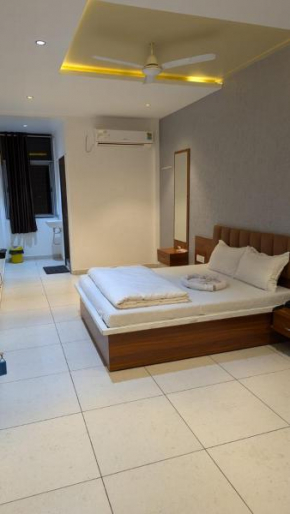 Hotel The Grand Khodiyar -2 kansa